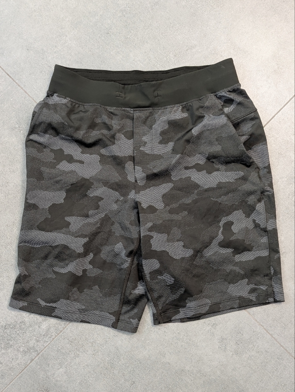 Lululemon Men's Training Shorts Camo Army Green 7.5" Inseam Size M